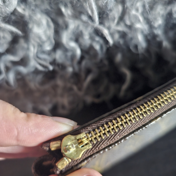 Auth Louis Vuitton pochette accessoires monogram with original box and ribbon - Picture 7 of 11